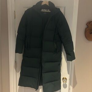 Aritzia Dark Green Super Puff DISCONTINUED COLOR RAINSTOP/ completely waterproof